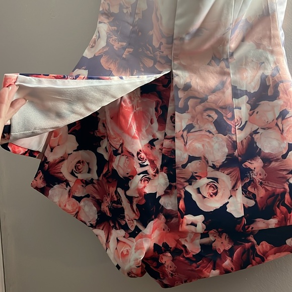 L’ATISTE BY AMY Floral Romper size S - Picture 6 of 9